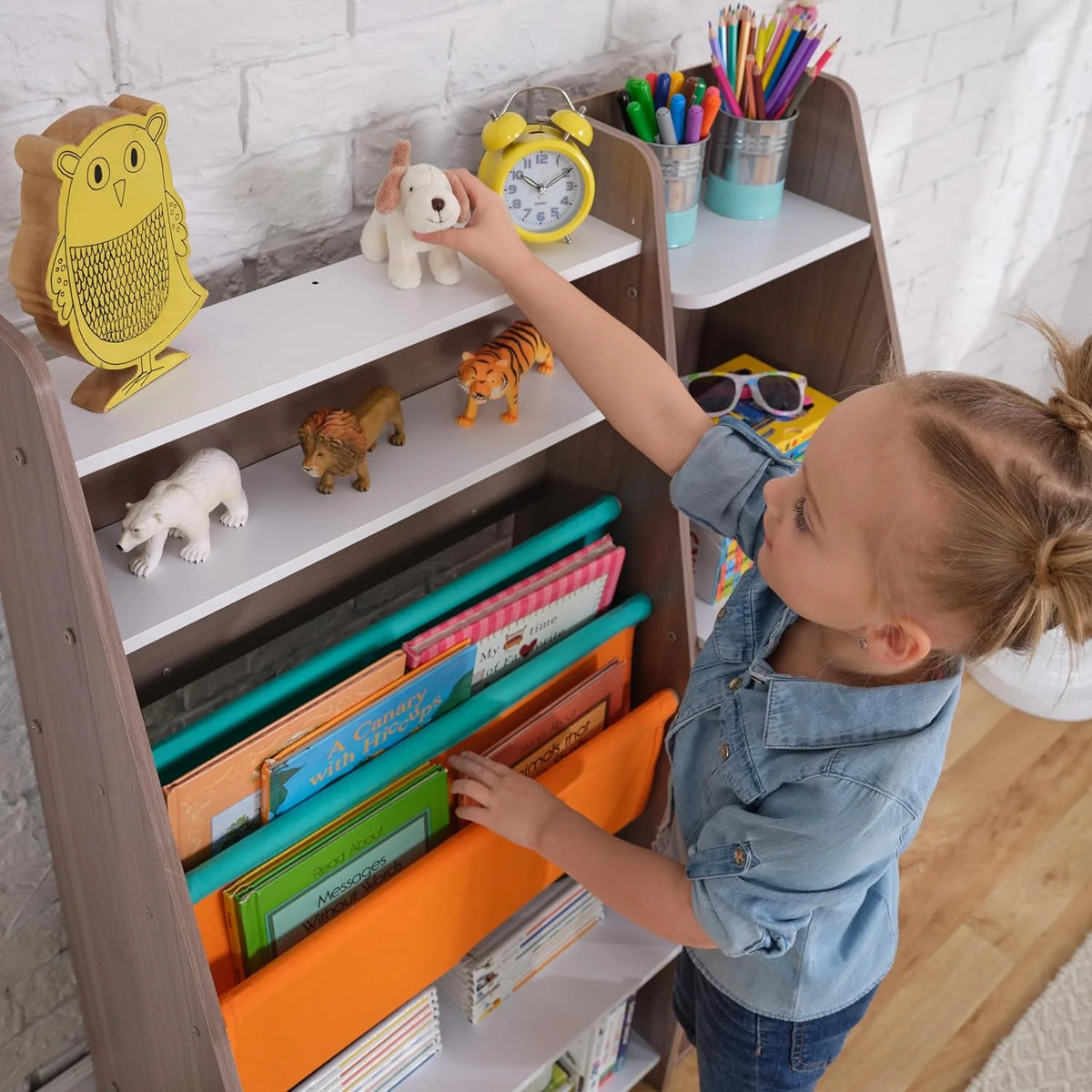 Wood Bookshelf with Slings and Shelves Q659