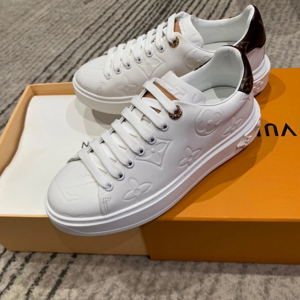 White Sneaker U9061