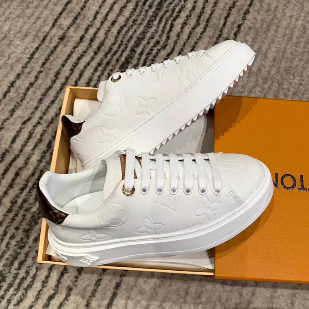 White Sneaker U9061