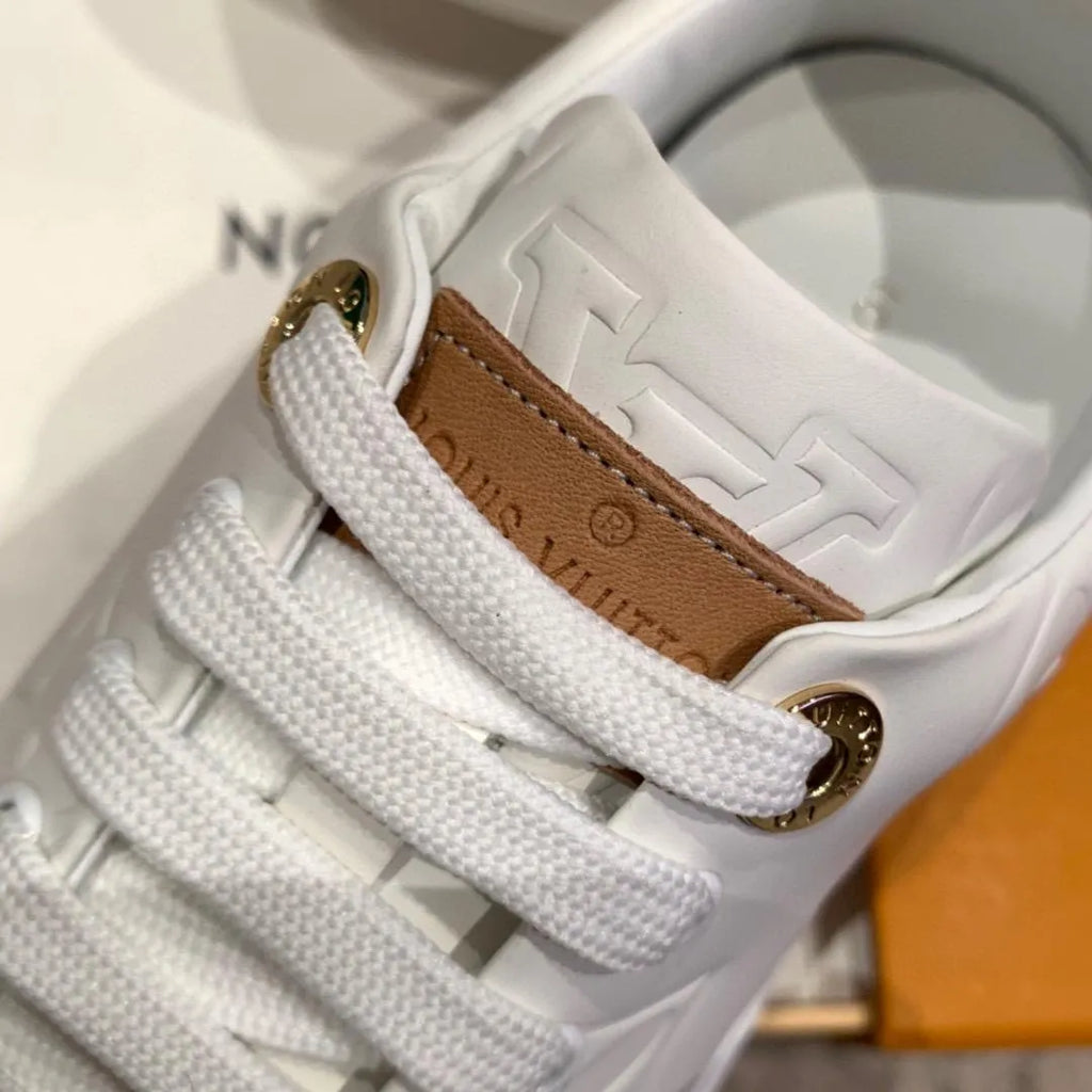White Sneaker U9061