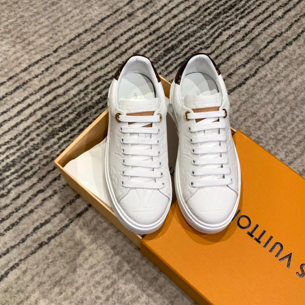 White Sneaker U9061