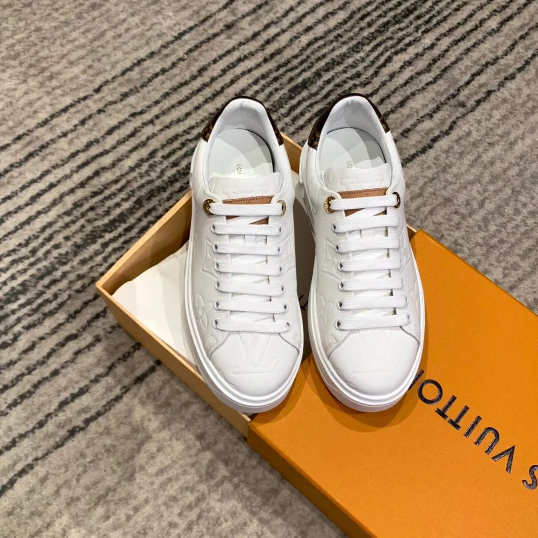 White Sneaker U9061