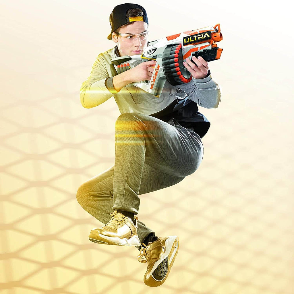 Motorized Blaster with 25 Ultra Darts C278211