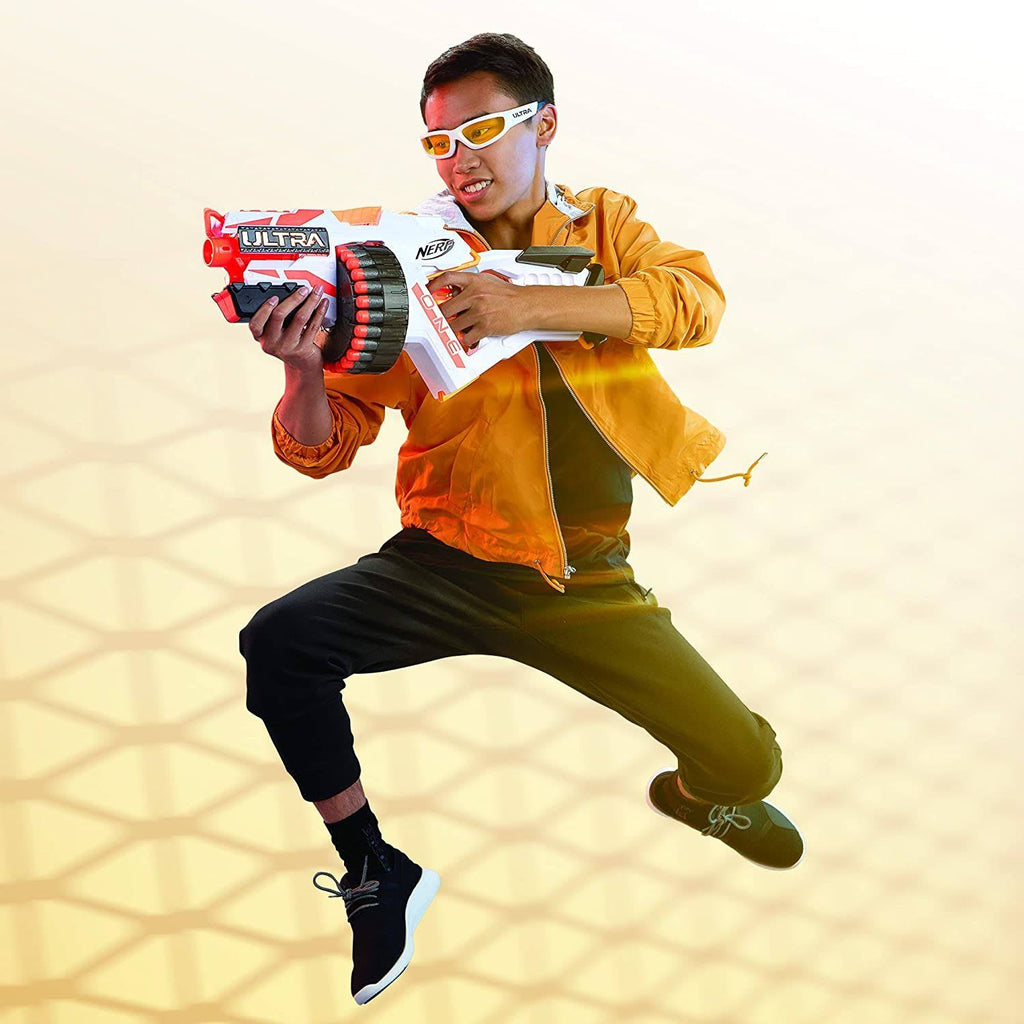 Motorized Blaster with 25 Ultra Darts C278211