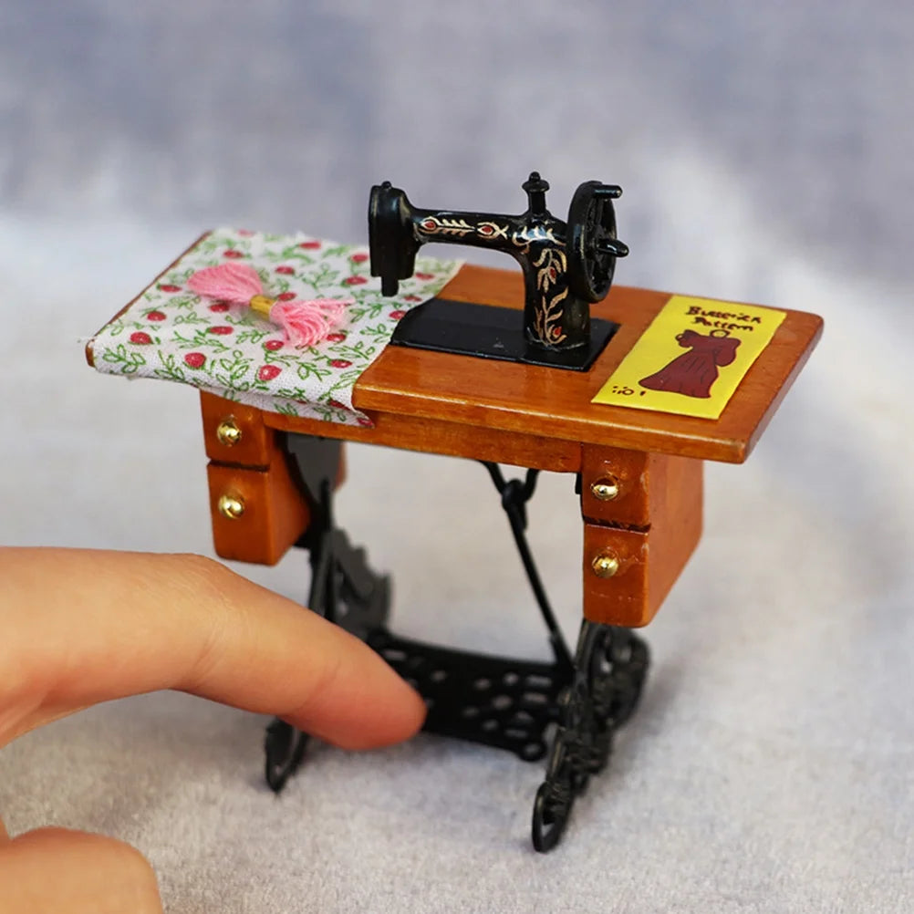 Metal Mini Dollhouse Sewing Machine Decor M958