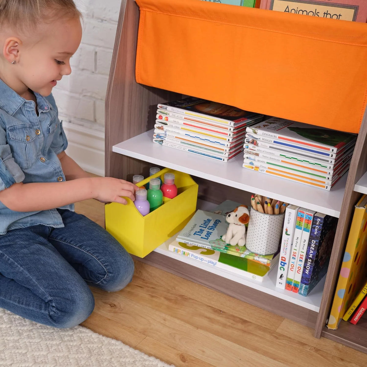 Wood Bookshelf with Slings and Shelves Q659